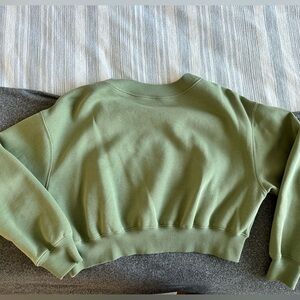 Nike crop Olive Green Pullover Sz M